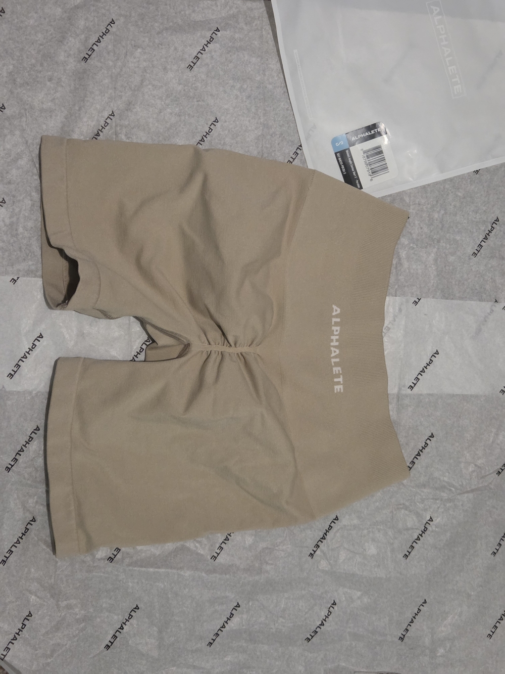 Alphalete ☆ 4.5" Amplify Shorts - Picture 2 of 3